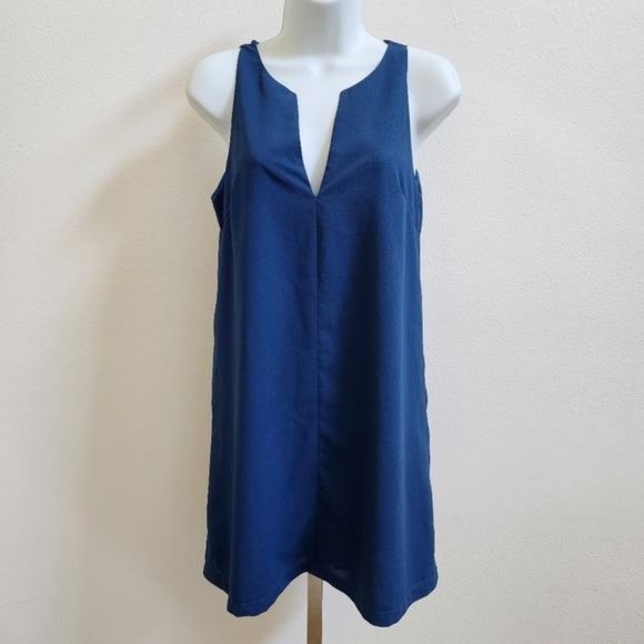 Lulus Dresses & Skirts - Lulus Womens Deep V Neck Sleeveless Party Dress, size XS